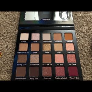 Violet Voss pro palette - 20 shadows